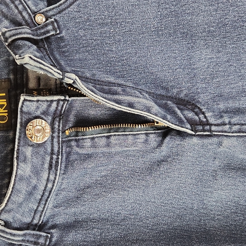 Dkin, Women's blue denim jeans, clear stones, silver embroidery on back pockets. - Picture 7 of 12
